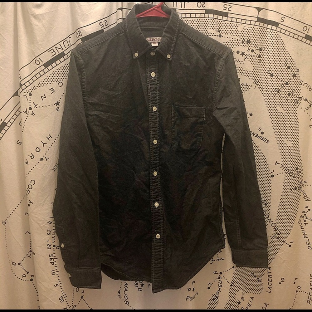 Men’s dark gray button down